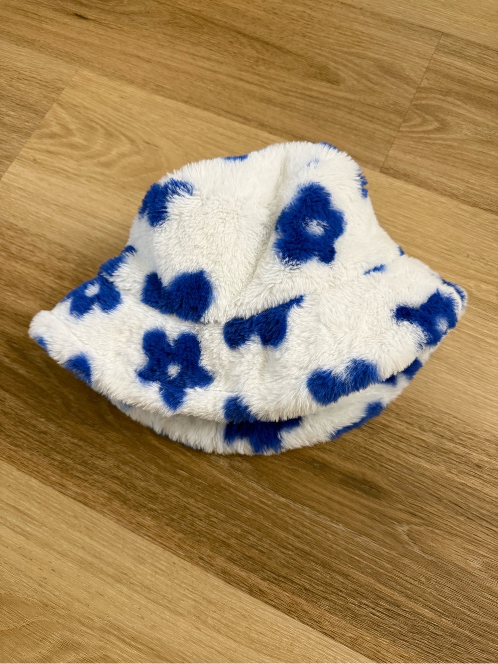 Women Plush Floral Bucket Hat in White and Blue